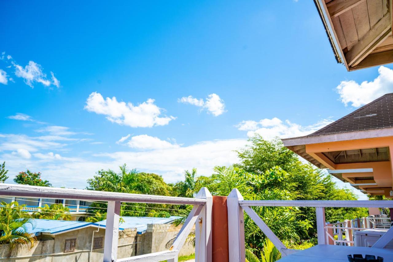 Shields Negril Villas Kültér fotó
