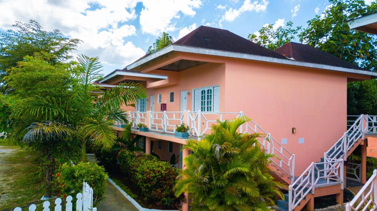 Shields Negril Villas Kültér fotó